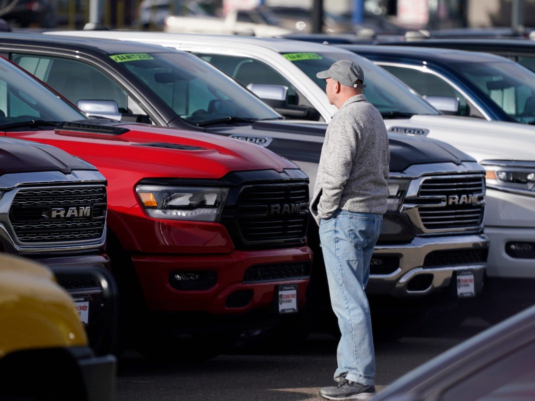 Automakers and dealers are playing a game of chicken — and customers could be the winners Automakers and dealers are playing a game of chicken — and customers could be the winners